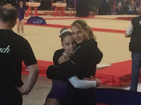 „Dacă te sărut, le vei povesti părinților tăi?”