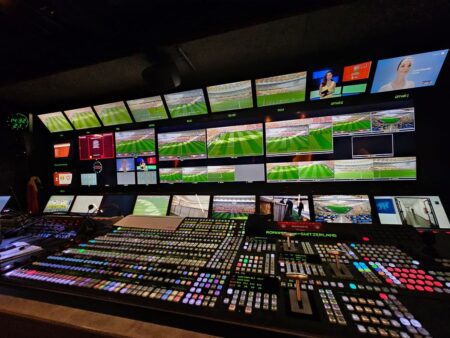 Cine va difuza la TV meciurile Basel – FCSB și Rapid Viena?