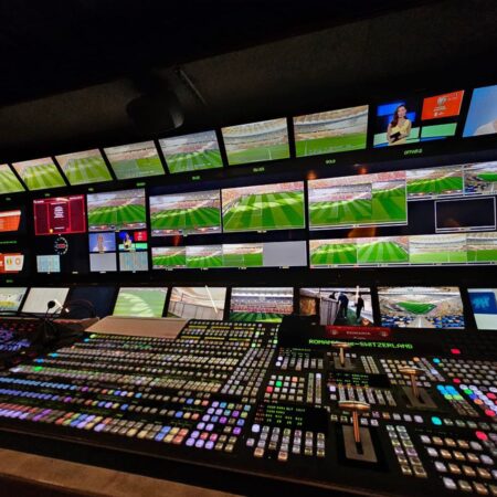 Cine va difuza la TV meciurile Basel – FCSB și Rapid Viena?