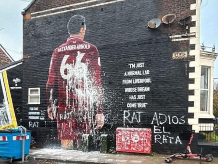 Muralul lui Trent Alexander-Arnold a fost vandalizat înainte de meciul Liverpool