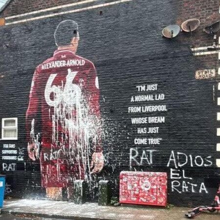 Muralul lui Trent Alexander-Arnold a fost vandalizat înainte de meciul Liverpool