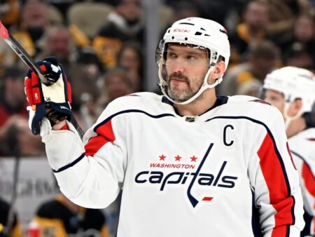 Alex Ovechkin, veteranul de 40 de ani, a marcat 900 de goluri în NHL, un record istoric!