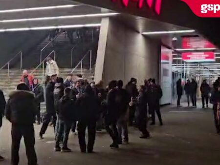 Fanii FCSB s-au adunat în fața stadionului din Basel