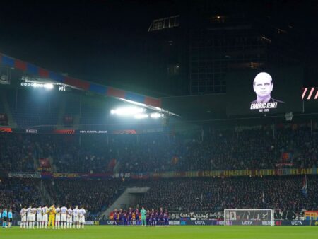 Impresionant ce s-a întâmplat la Basel în timpul momentului de reculegere pentru Emeric Ienei » Scenele care ar trebui să devină o normă și în România