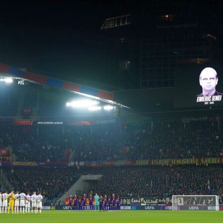 Impresionant ce s-a întâmplat la Basel în timpul momentului de reculegere pentru Emeric Ienei » Scenele care ar trebui să devină o normă și în România