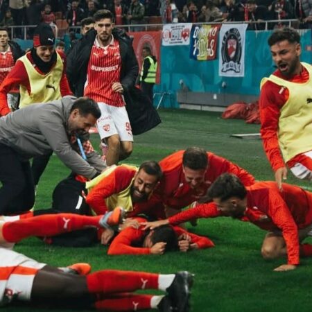 O oportunitate caldă, o provocare rece pentru Dinamo. Care sunt situațiile lui Sivis și Epassy înainte de reluarea sezonului?