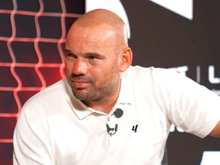 Venind la București, Wesley Sneijder își amintește de Alibec, Ogăraru, Chivu și Lobonț: „Vorbea mereu cu soția: «Ce faci, iubire?»”