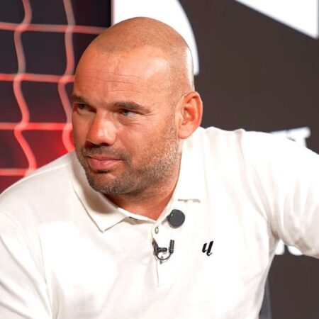 Venind la București, Wesley Sneijder își amintește de Alibec, Ogăraru, Chivu și Lobonț: „Vorbea mereu cu soția: «Ce faci, iubire?»”