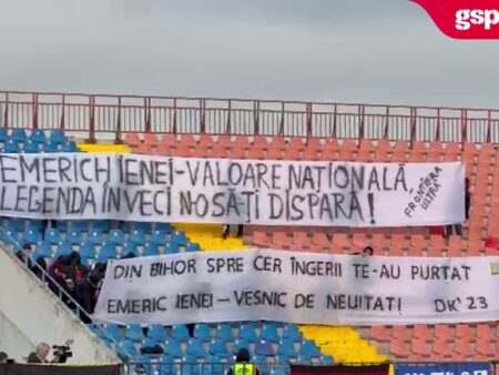 Fanii FC Bihor au observat un moment de reculegere în memoria lui Emeric Ienei, înaintea meciului cu CS Tunari.
