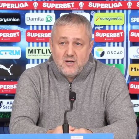 Mihai Rotaru susține ACUM o conferință de presă despre situația tensionată de la Universitatea Craiova.