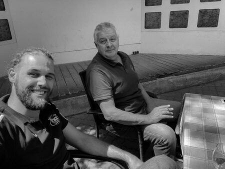 Jucătorii erau pe teren când au aflat că directorul sportiv a murit în tribune.