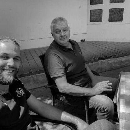 Jucătorii erau pe teren când au aflat că directorul sportiv a murit în tribune.