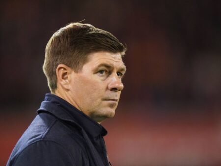 Steven Gerrard, aproape de o nouă întoarcere pe bancă, după ce a refuzat oferta de la Rangers