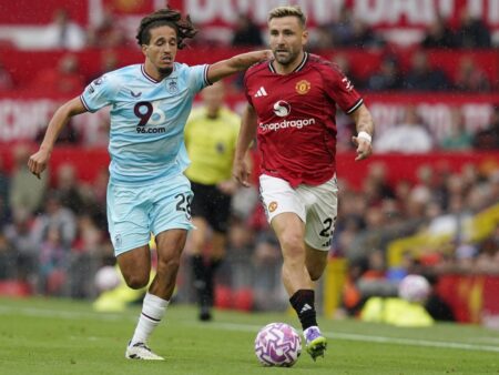 Jucător din Premier League, cercetat de Federație și Poliție pentru scuiparea unui suporter