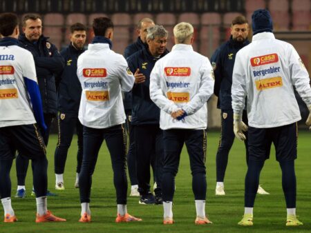 Lotul definitiv al lui Mircea Lucescu pentru partida cu Bosnia și Herțegovina: 3 jucători au fost excluși.