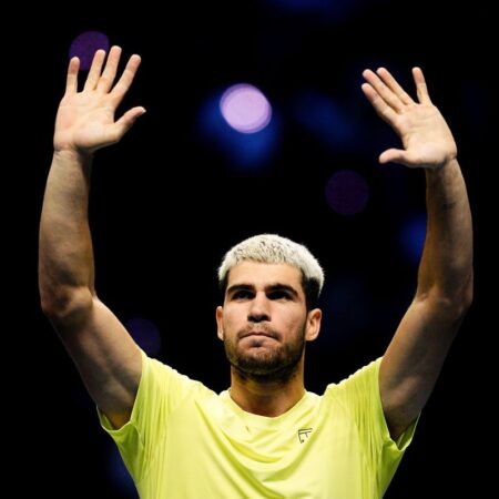 Carlos Alcaraz va disputa prima sa finală cu Jannik Sinner pentru trofeu