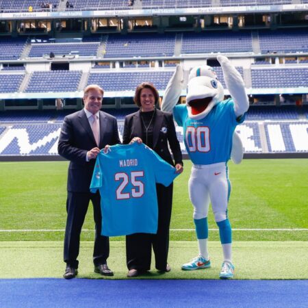 UEFA consideră organizarea unei finale de Champions League pe noul Bernabeu! Arena renovată a lăsat o impresie puternică după găzduirea primului meci NFL din Spania.