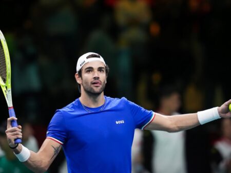 Fără Sinner și Musetti, campioana en-titre Italia avansează în semifinalele Cupei Davis după o victorie de 2-0 asupra Austriei