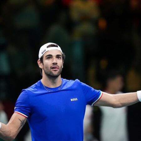 Fără Sinner și Musetti, campioana en-titre Italia avansează în semifinalele Cupei Davis după o victorie de 2-0 asupra Austriei