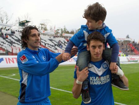 Legătura neașteptată dintre starul Turciei și antrenorul FCSB: Calhanoglu, prieten de familie cu Elias Charalambous!