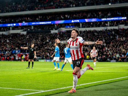 PSV » Dennis Man, confruntare intensă pe Anfield