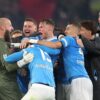 Napoli a învins Roma și a trecut înaintea Interului