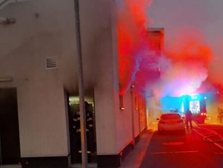 Incendiu la vestiarele stadionului din România: intervenție a pompierilor în desfășurare