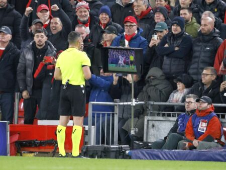 Istvan Kovacs, decizie disputată la Liverpool