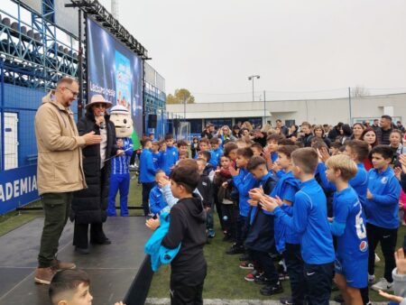 A fost lansat ‘Jurnalul unui fotbalist de buzunar’ la Academia Hagi!