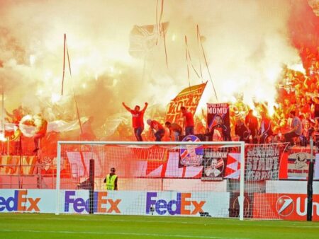 „Eroii”, ultrașii înfricoșători ai Stelei Roșii, instigă teama în rândul rivalilor. Controverse, conflicte politice, influențe și un mesaj de suflet: „Românul are trei frați: Dunărea, pădurea și sârbul!”