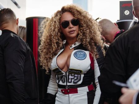 Îmbrăcăminte inspirată de sporturile cu motor