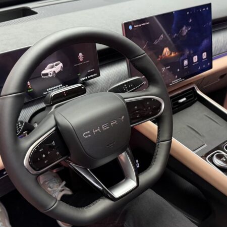 Românii pot achiziționa un SUV hibrid premium nou, mai ieftin decât un BMW X3 la mâna a doua.