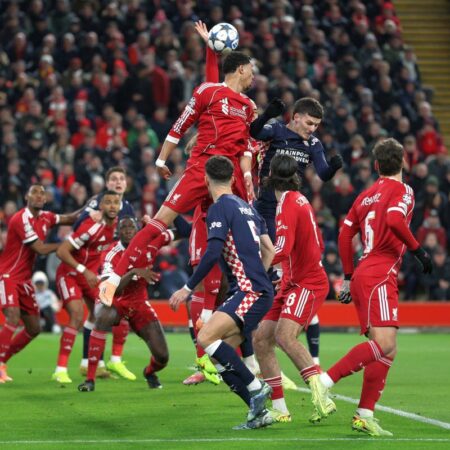 „A devenit complet necontrolat” » Van Dijk, criticat dur după gafa uriașă comisă lângă Dennis Man