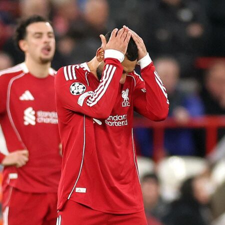 „Suntem în necaz!” » Cel mai aspru discurs după umilința suferită de Liverpool în fața PSV-ului lui Dennis Man