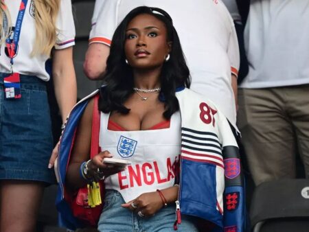 Starul lui Arsenal s-a logodit cu iubita sa, cu care are o relație încă din adolescență!