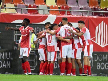 „Nu îmi plac, joacă mai bine fără ei” poate fi reformulat ca „Prefer să joc fără ei, îmi place mai mult”.