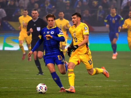 „Să privim în curtea lor”