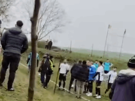 Șocant! Viceprimarul a lovit un jucător cu o sticlă în cap în timpul unui meci din România