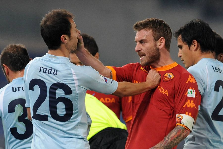 Conflictul dintre Ștefan Radu și Daniele De Rossi, din Lazio - Roma 1-2, optimile Coppa Italia, 20 ianuarie 2011. E oficial! Dan Șucu a numit noul antrenor de la Genoa