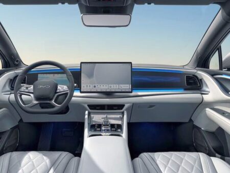 Mașina care a pătruns cu forță pe piața din România: parteneriat exclusiv cu echipa lui Cristi Chivu, imagini impresionante