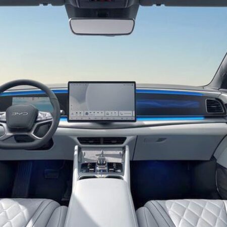 Mașina care a pătruns cu forță pe piața din România: parteneriat exclusiv cu echipa lui Cristi Chivu, imagini impresionante