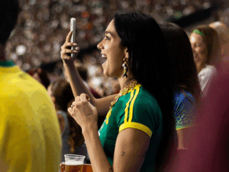 Lăsată fără cuvinte de atmosferă! Ce tricou a ales să poarte?