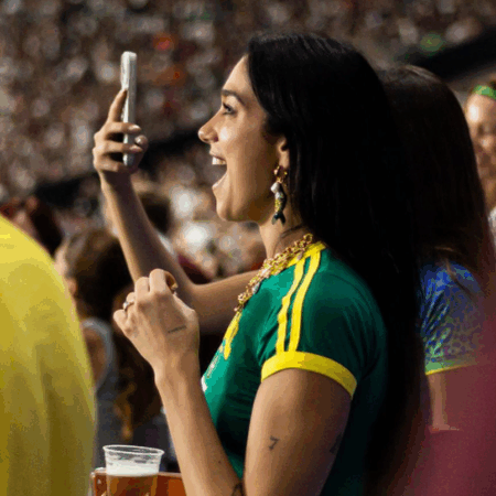 Lăsată fără cuvinte de atmosferă! Ce tricou a ales să poarte?