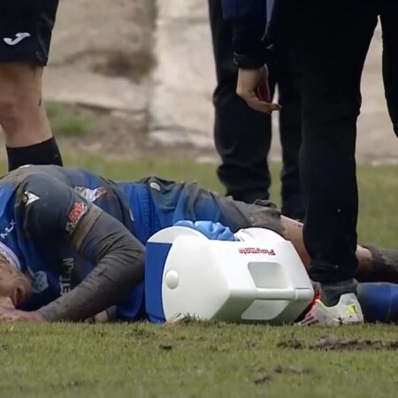 „Mai rău decât la amatori” – Încă un meci de Liga 2 disputat pe „câmp”: imagini ȘOCANTE