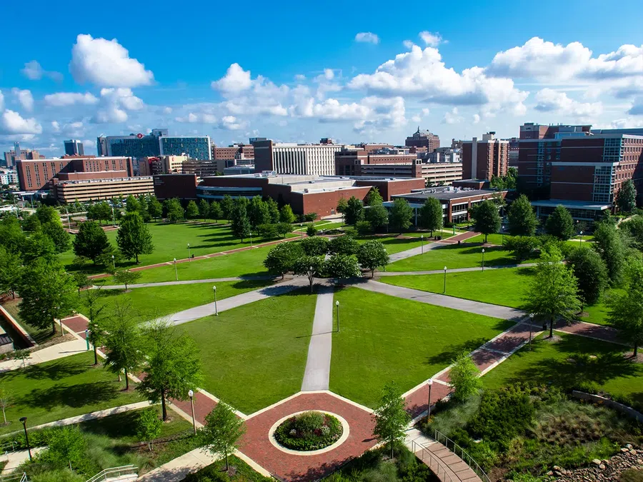 Haos în Statele Unite » Un jucător de fotbal american și-a atacat cu cuțitul doi coechipieri