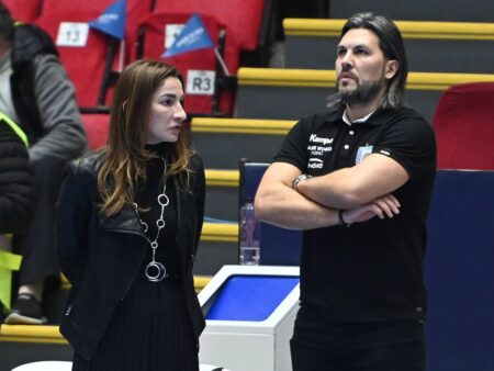 Cristina Vărzaru a insultat jucătoarele, scandal uriaș în vestiarul CSM! Povestea plecării lui Adrian Vasile și a team-managerului.