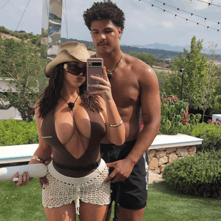 „Așa este, sânii mei sunt naturali”