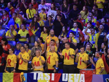 Momentul imnului! Ce au realizat fanii români în Rotterdam Ahoy la scena dedicată Japoniei.