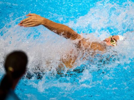 Înotătorii români concurează la Campionatele Naționale în bazin scurt de la Otopeni, fără David Popovici