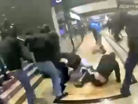 Peste 300 de suporteri ai lui Dortmund și Schalke au ieșit din trenuri și s-au luptat în gară!